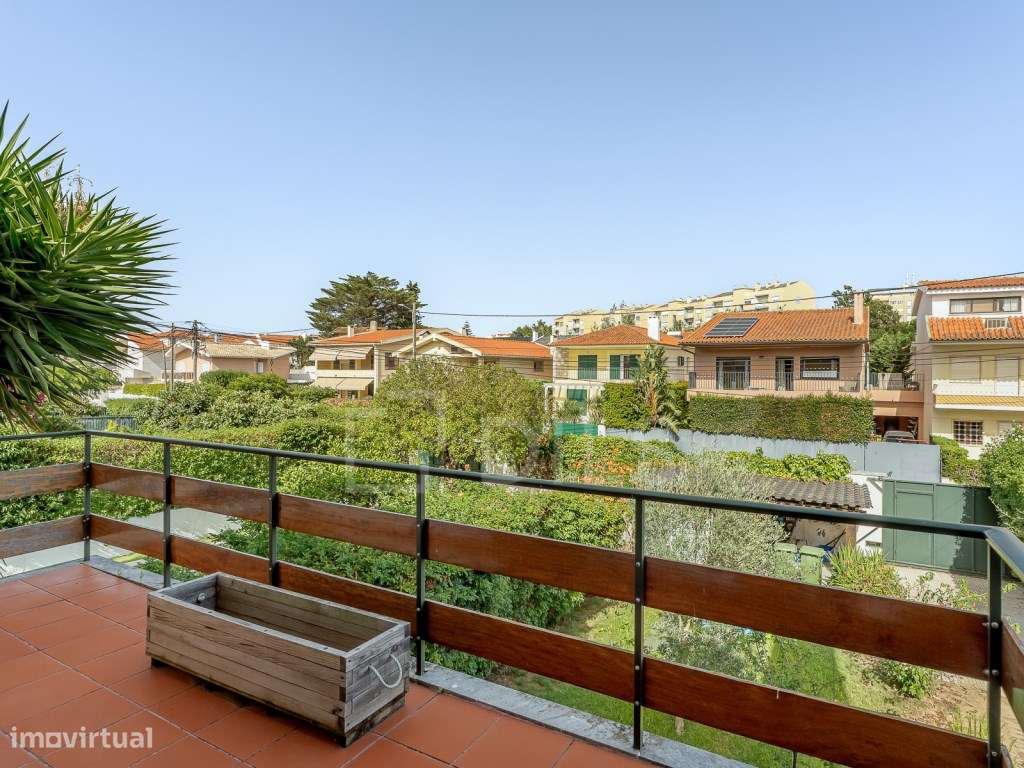 Moradia T5 próxima da praia em São João do Estoril-24