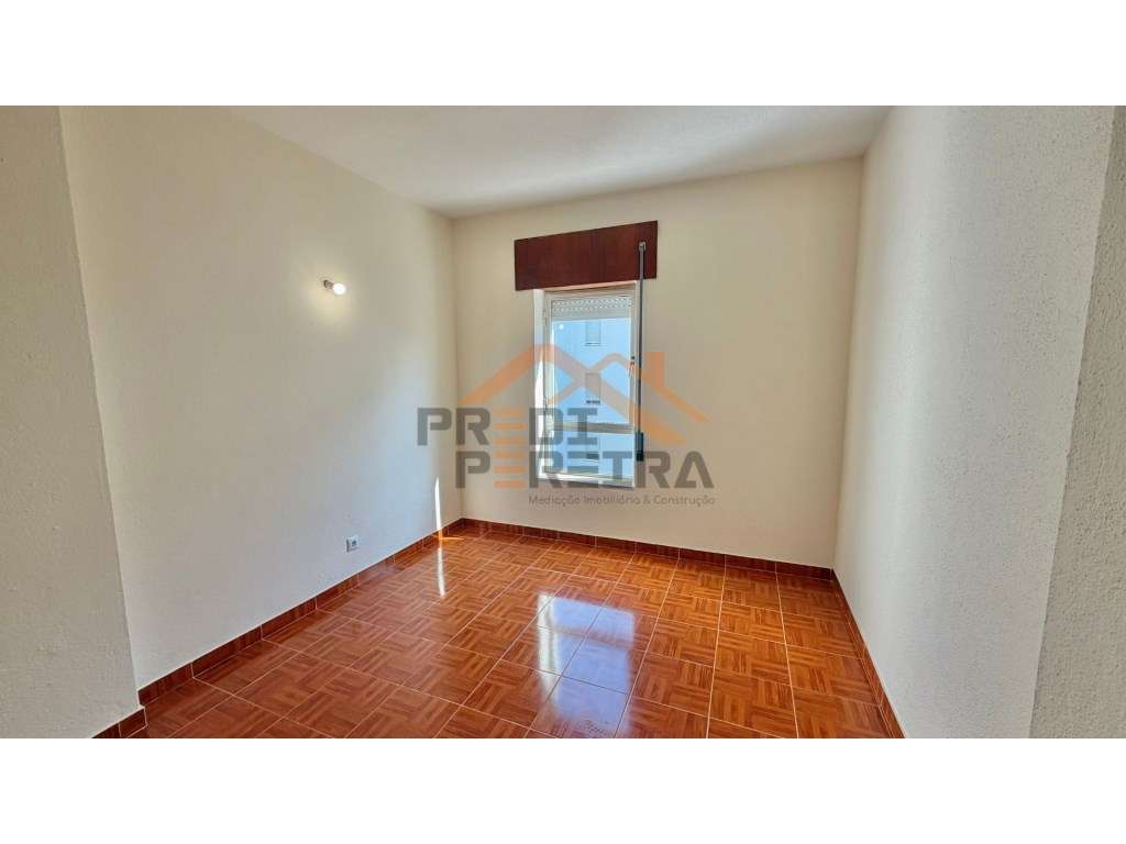 Situado na zona da Torre, em Cascais,, apartamento T2.-17