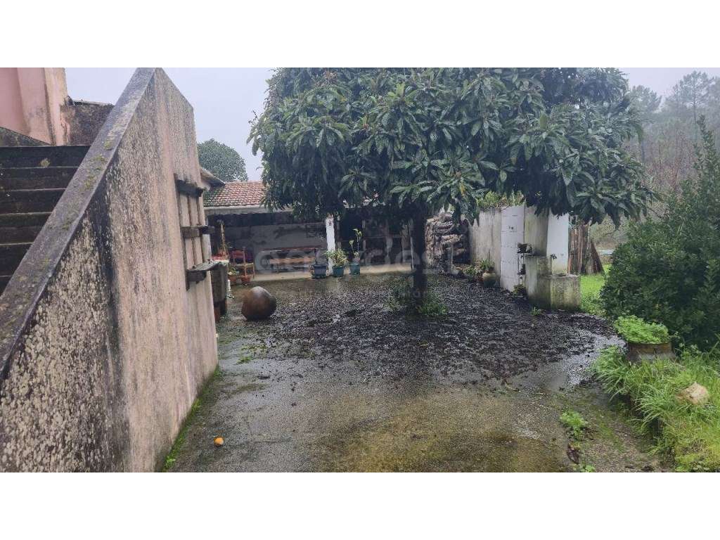 Moradia pronta com terreno a poucos minutos do acesso à IC9 - Grande imagem: 3/32