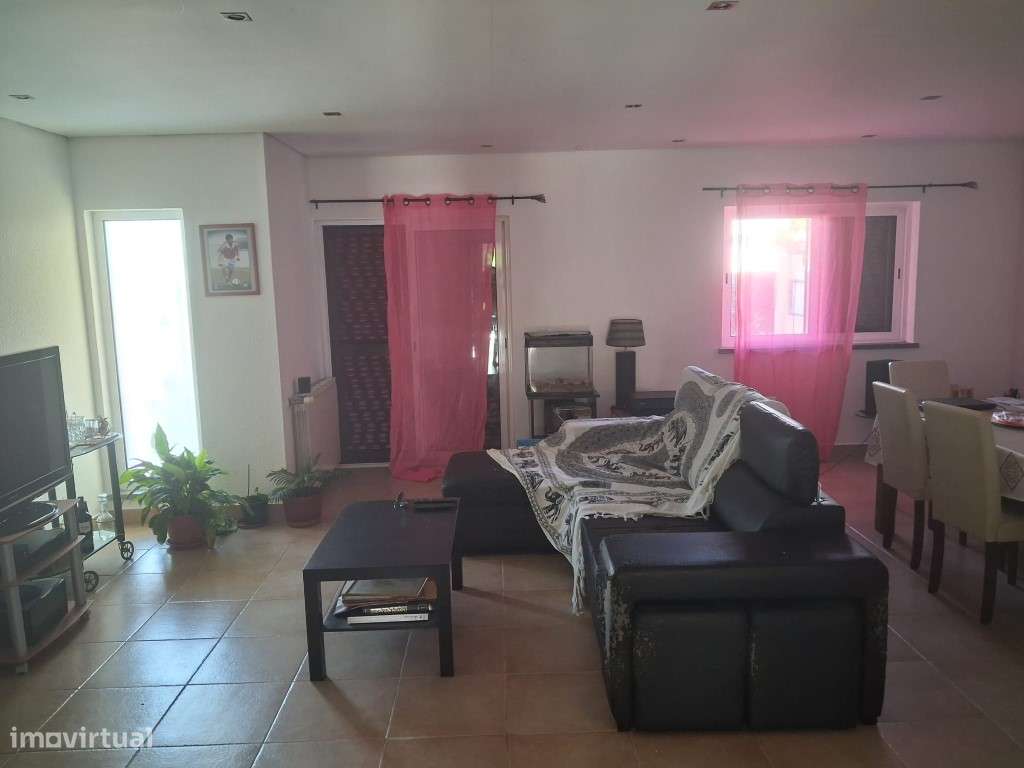 Moradia Geminada duplex Usada com Piscina a Venda no Centro de Fern... - Grande imagem: 4/38