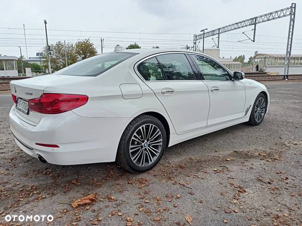 BMW Seria 5 530i Sport Line sport - 9