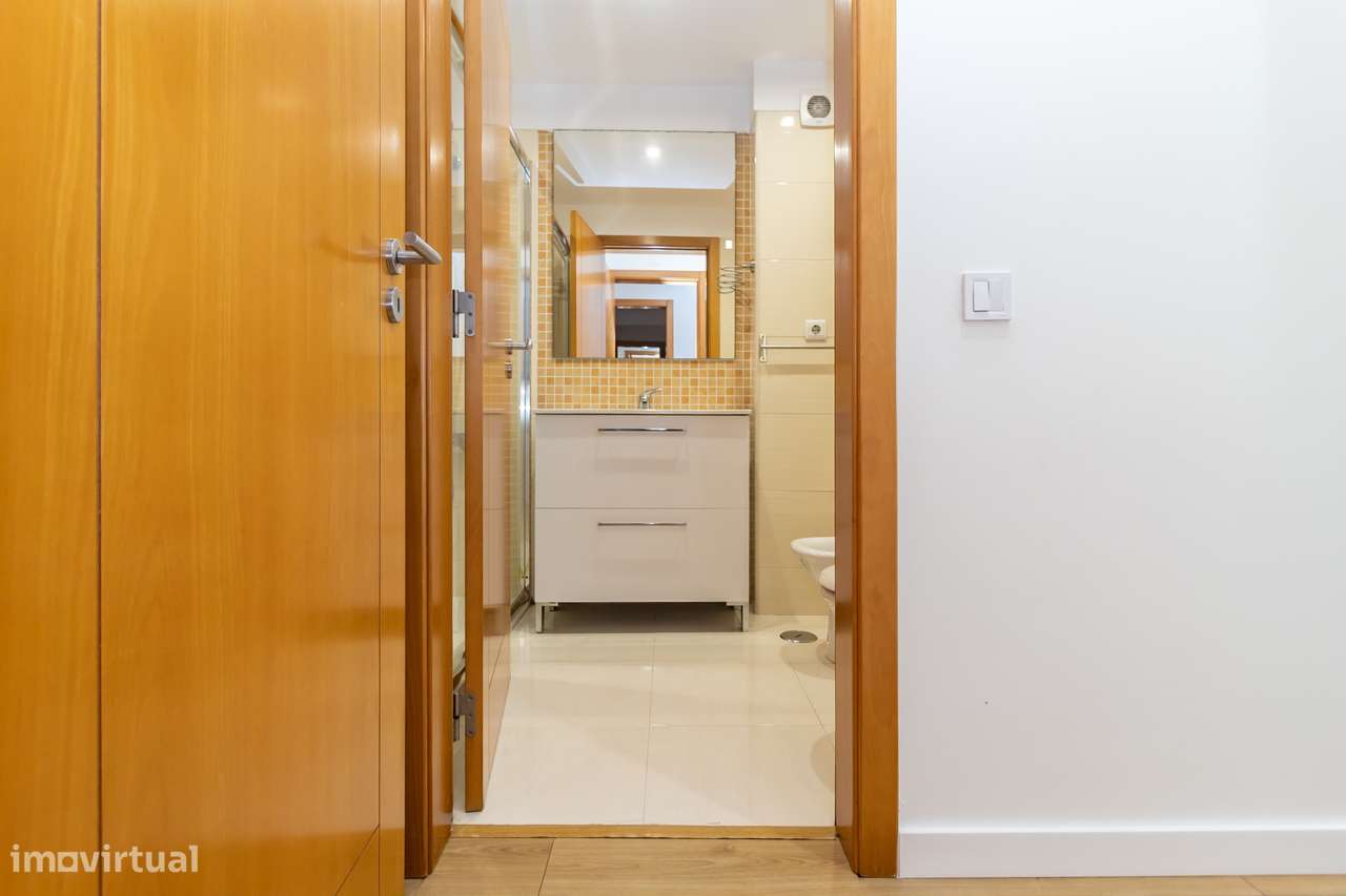 Moderno apartamento T3 com parqueamento e arrecadação-31