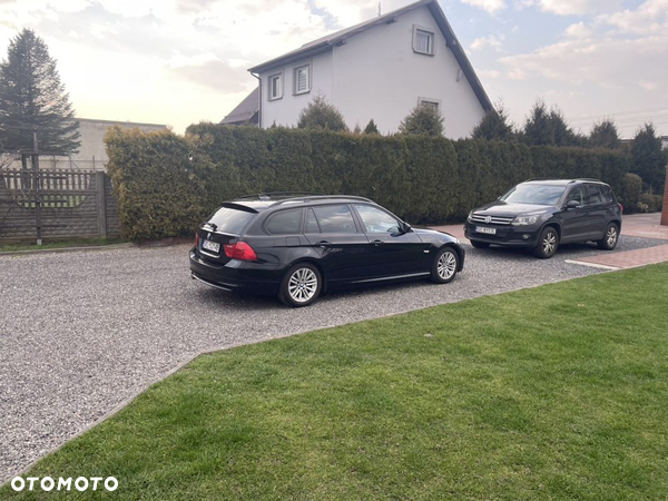 BMW Seria 3 320d DPF Touring - 12