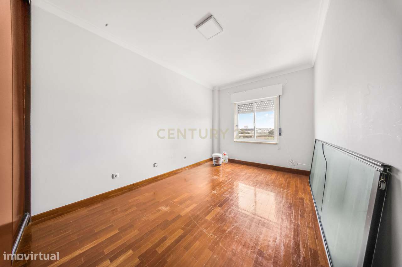 T3 Luminoso em Santa Marta do Pinhal – Espaço e Conforto no Coração de-13