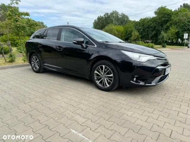 Toyota Avensis 2.0 D-4D Premium - 4