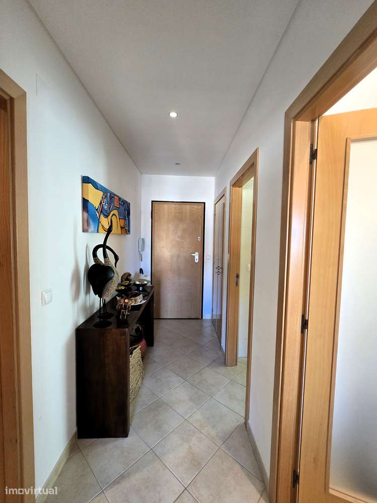 Apartamento T1 c/ Terraço, Vista Mar, Piscina e Box na Praia do Ouro-4