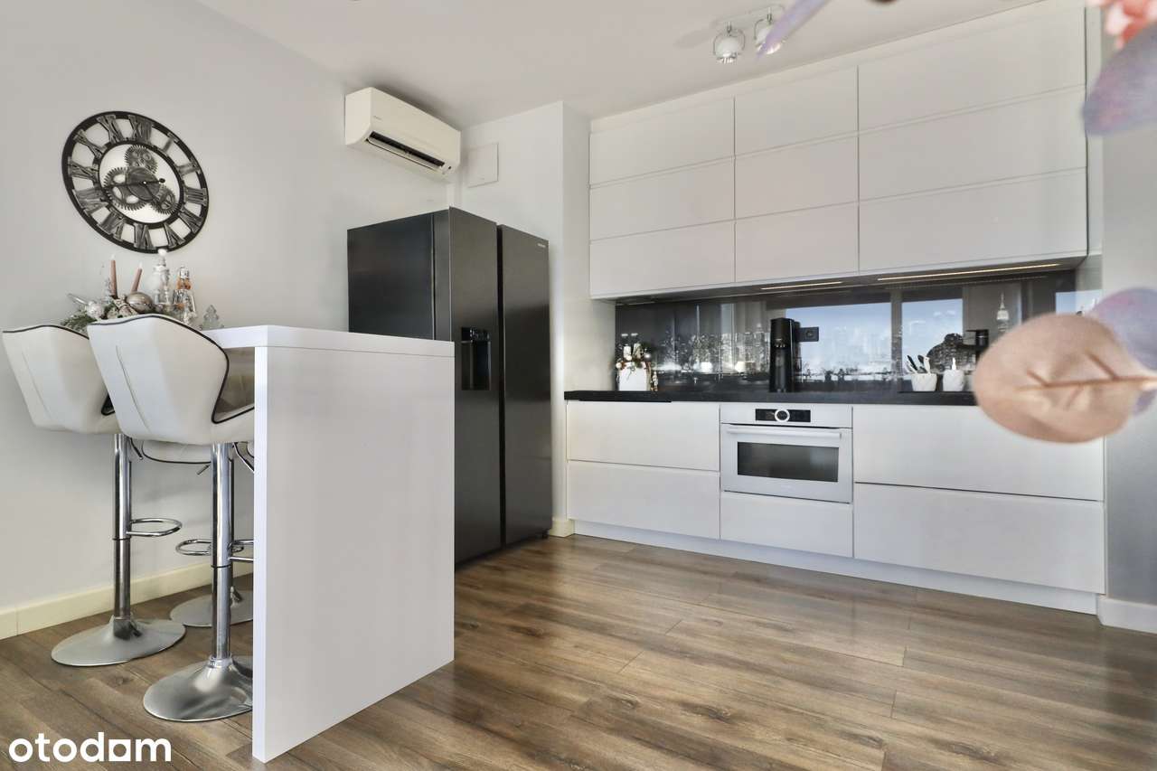 Mieszkanie z widokiem na Warszawę, 16 piętro, 20 min do centrum, SKM-0