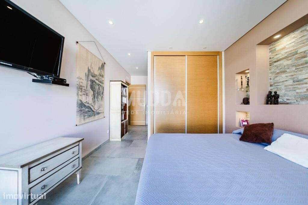 Moradia T3 Premium com Piscina, Jacuzzi e Design Contemporâneo na Foz-18