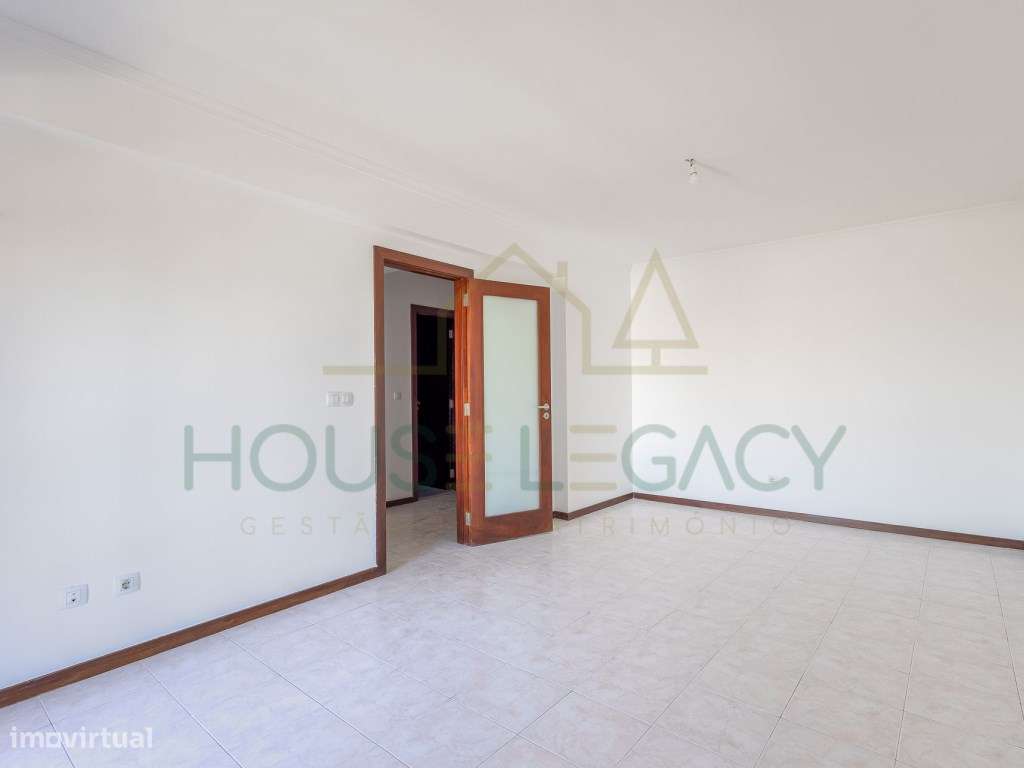 Apartamento T1 com varanda - Monte dos Burgos - Grande imagem: 3/18