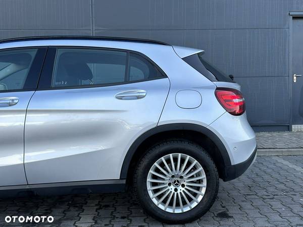 Mercedes-Benz GLA - 32