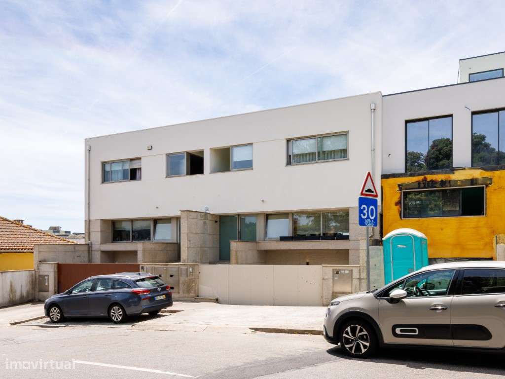 Moradia V3 com jardim em Leça da Palmeira-31