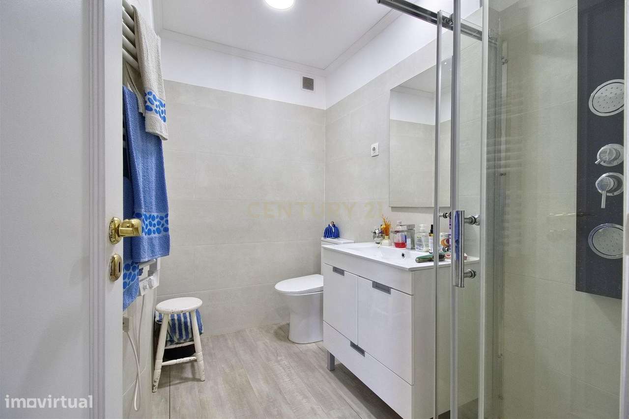 Apartamento T6 com Terraço e Vista 360º em Campolide - 314m²-20