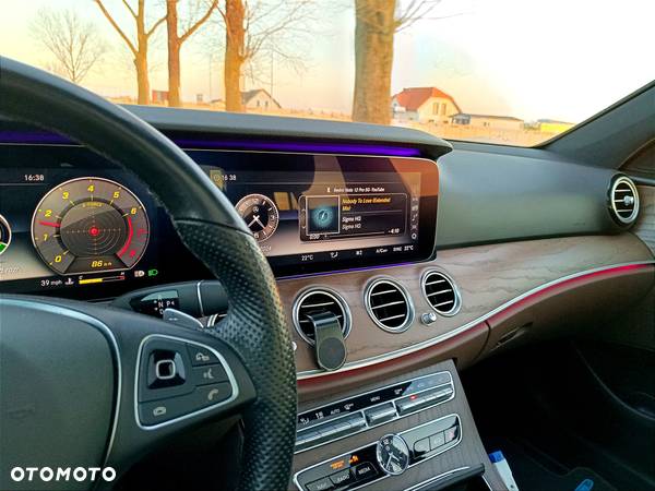 Mercedes-Benz Klasa E 300 9G-TRONIC Exclusive - 17