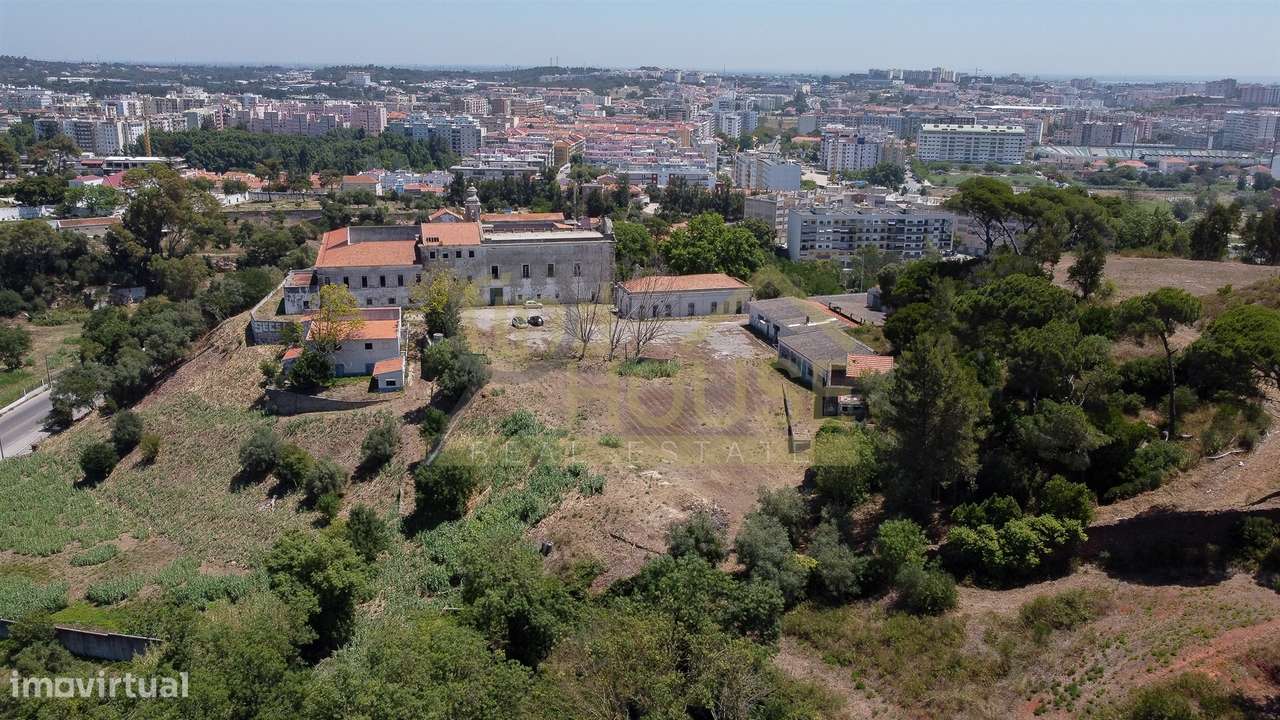 Terreno com edifício para reconstrução de Hotel e Habitação em Setúbal - Grande imagem: 3/37