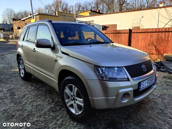 Suzuki Grand Vitara 2.0 De luxe - 2