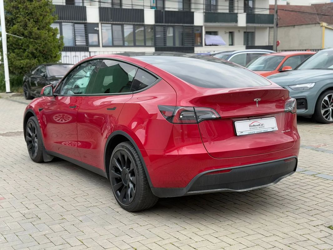 Tesla Model Y Long Range Dual Motor AWD - 3