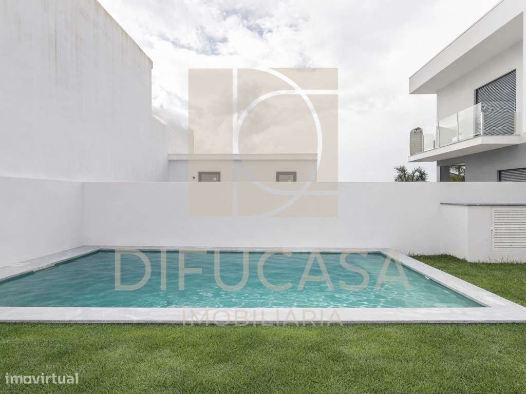 Moradia Com Garagem e Piscina Pronta a Habitar - Grande imagem: 4/35