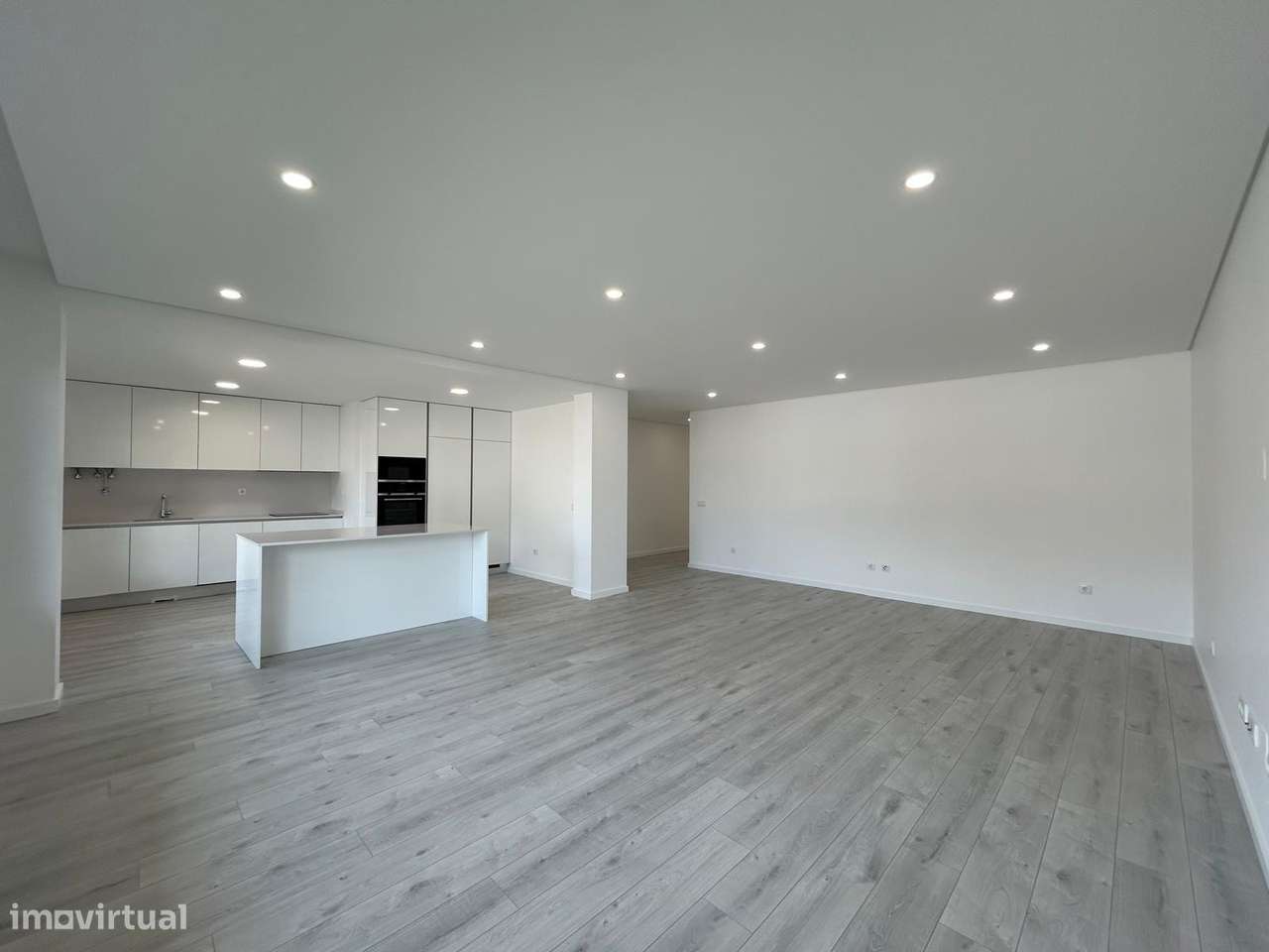 Apartamento T2 Novo com Varanda e Elevador-7