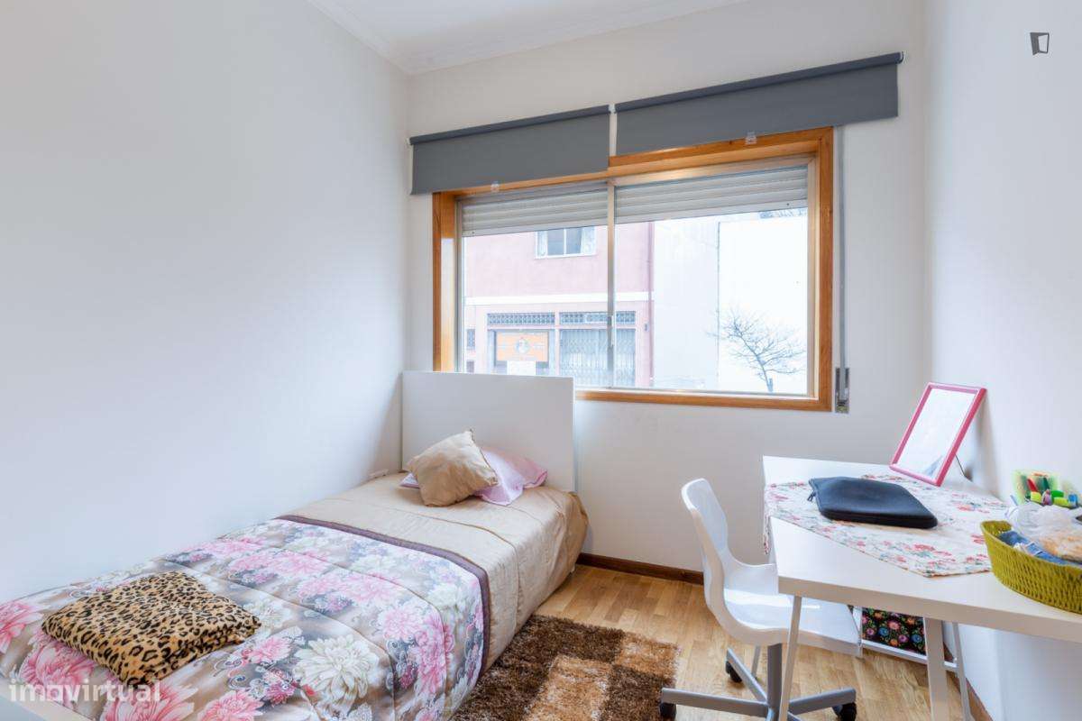 Quarto - localizado em Paranhos Porto - Grande imagem: 4/7