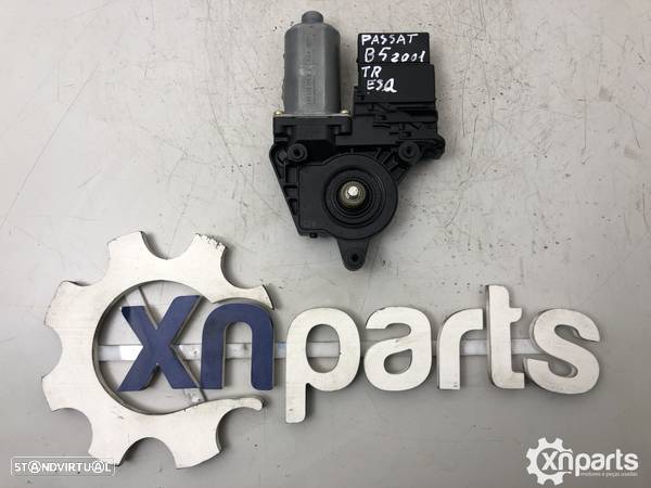 Motor elevador Trás Esq Usado VW PASSAT (3B3) 1.9 TDI | 11.00 - 05.05 REF. 3B9 8... - 1