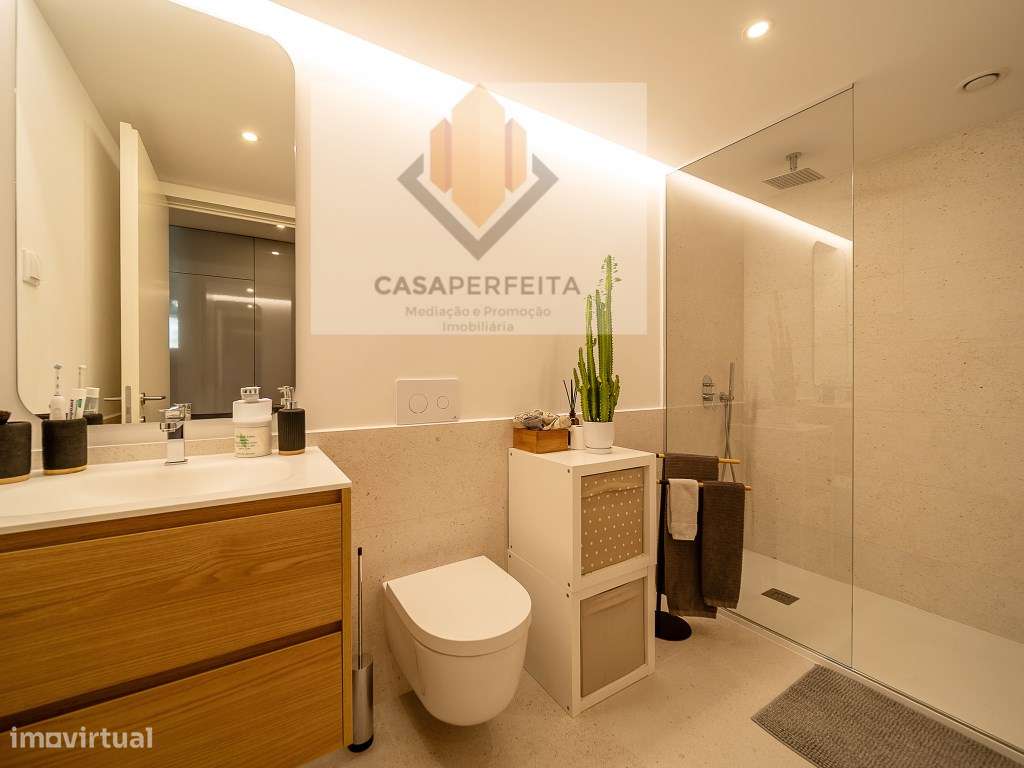 Fantástico T1 com Varanda Junto à Exponor - Leça da Palmeira-17