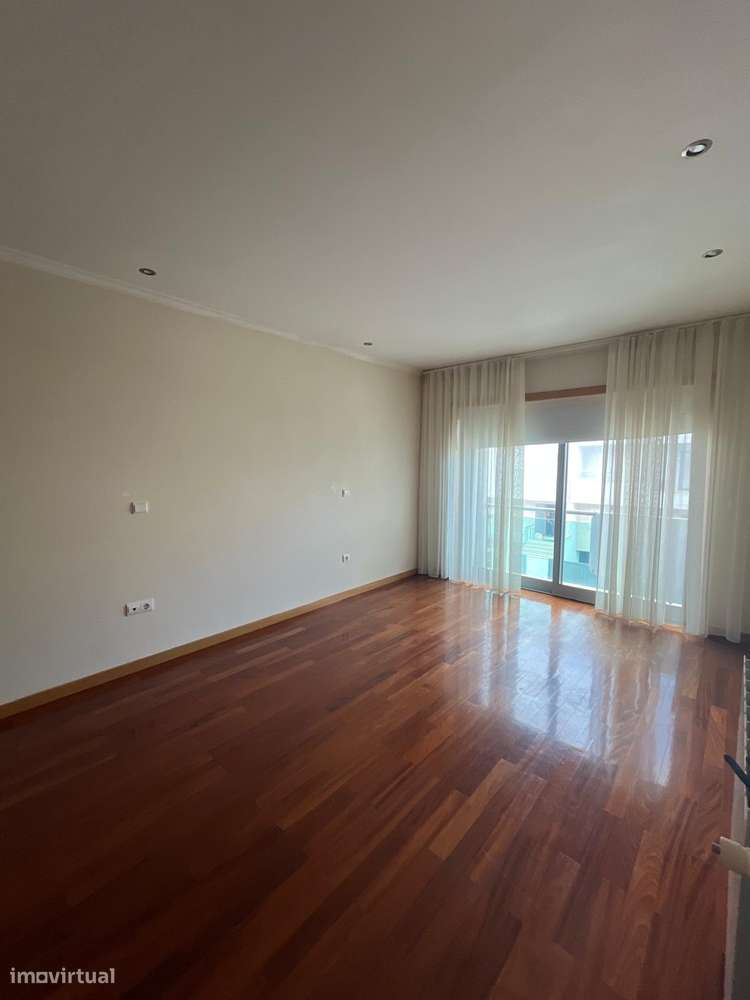Geminada com piscina, garagem e terraço em Canidelo-33