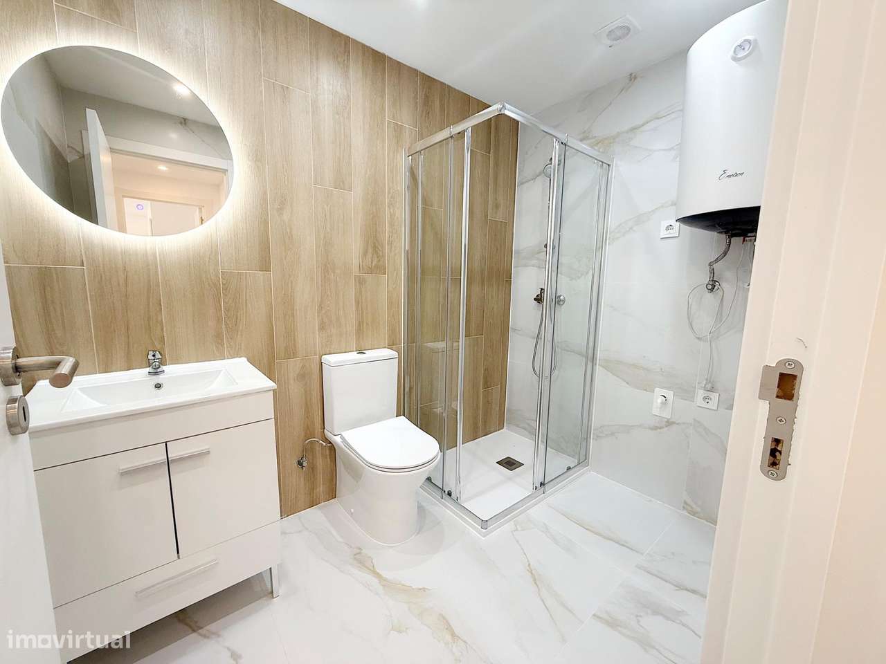 T2 remodelado c/ varanda e vista rio!-12