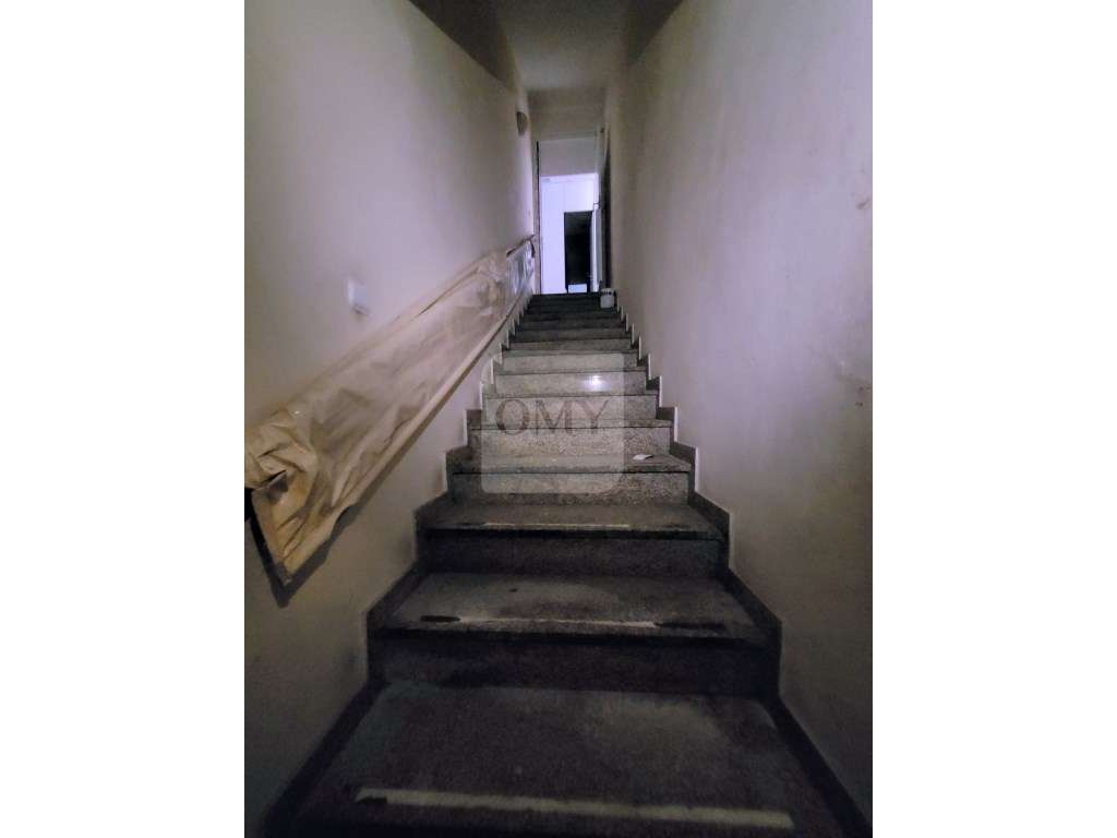 Em Vila Real, Loja de Cave e Rés do Chão Junto à Loja do Cidadão - Grande imagem: 5/8