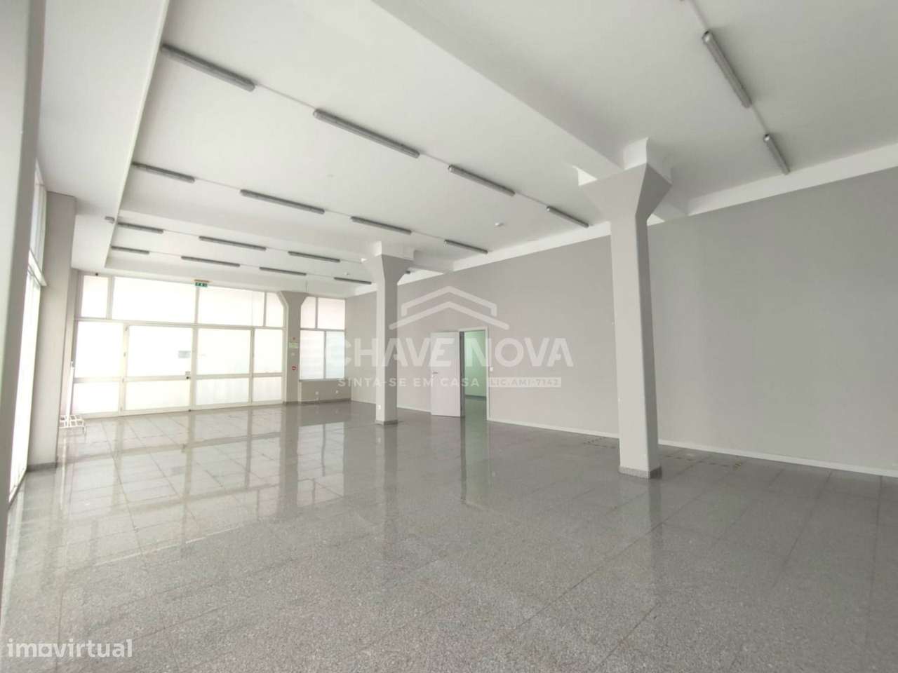 Loja independente c/ 4 frentes - Constituição, Porto - Grande imagem: 4/25