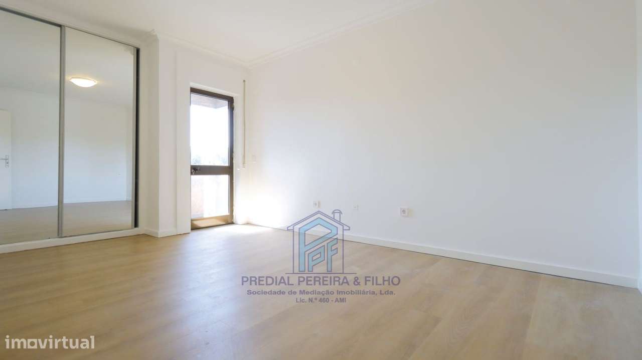 Apartamento T2 Remodelado - Rio Tinto | Centro - Junto ao Continente-19