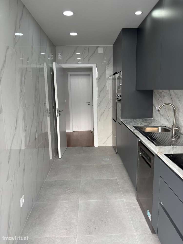 Apartamento T2 Totalmente Renovado com Pequeno Quintal - Bonfim-3