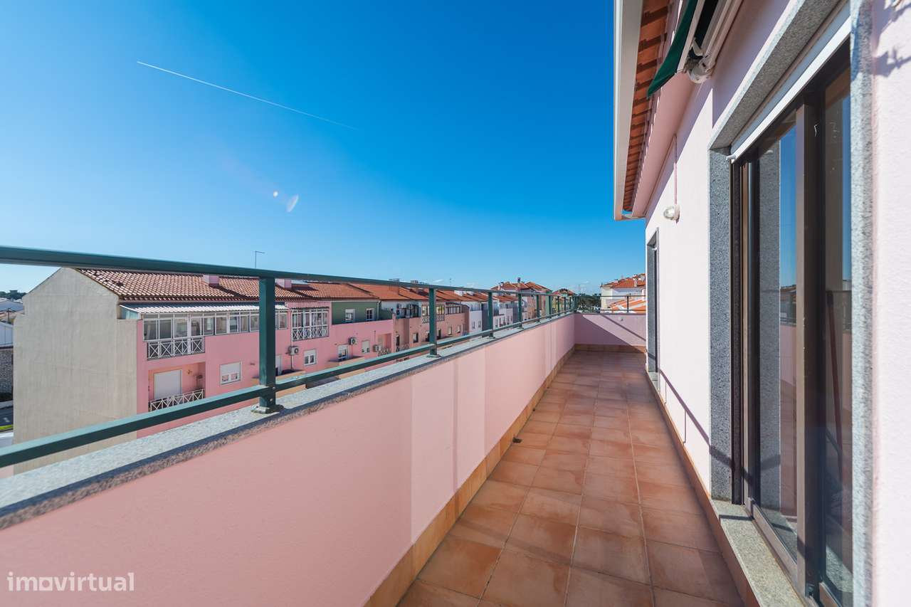 Apartamento T2 na Quinta do Conde com areas de 136m2-38