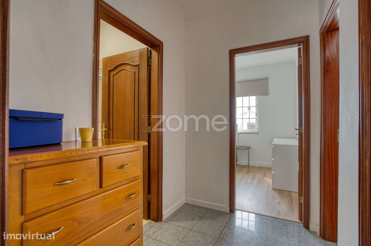 Moradia com terraço em Famões-26