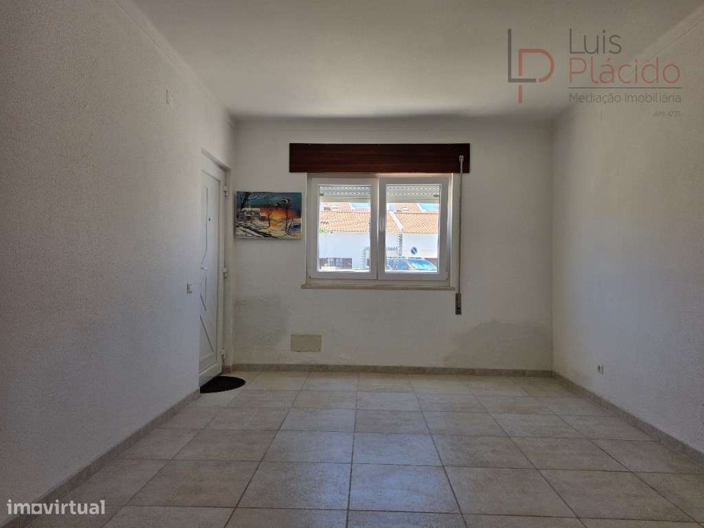 Moradia com 5 Quartos c/ Garagem + Anexo T1-5
