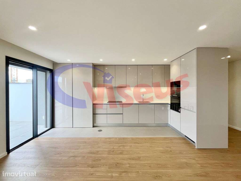 Apartamento T3 Penthouse Coimbrões-10