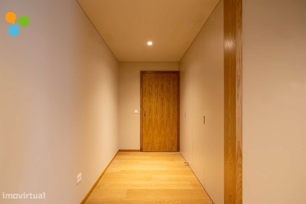 Apartamento T2 novo c/ terraço e 2 lugares de garagem-28