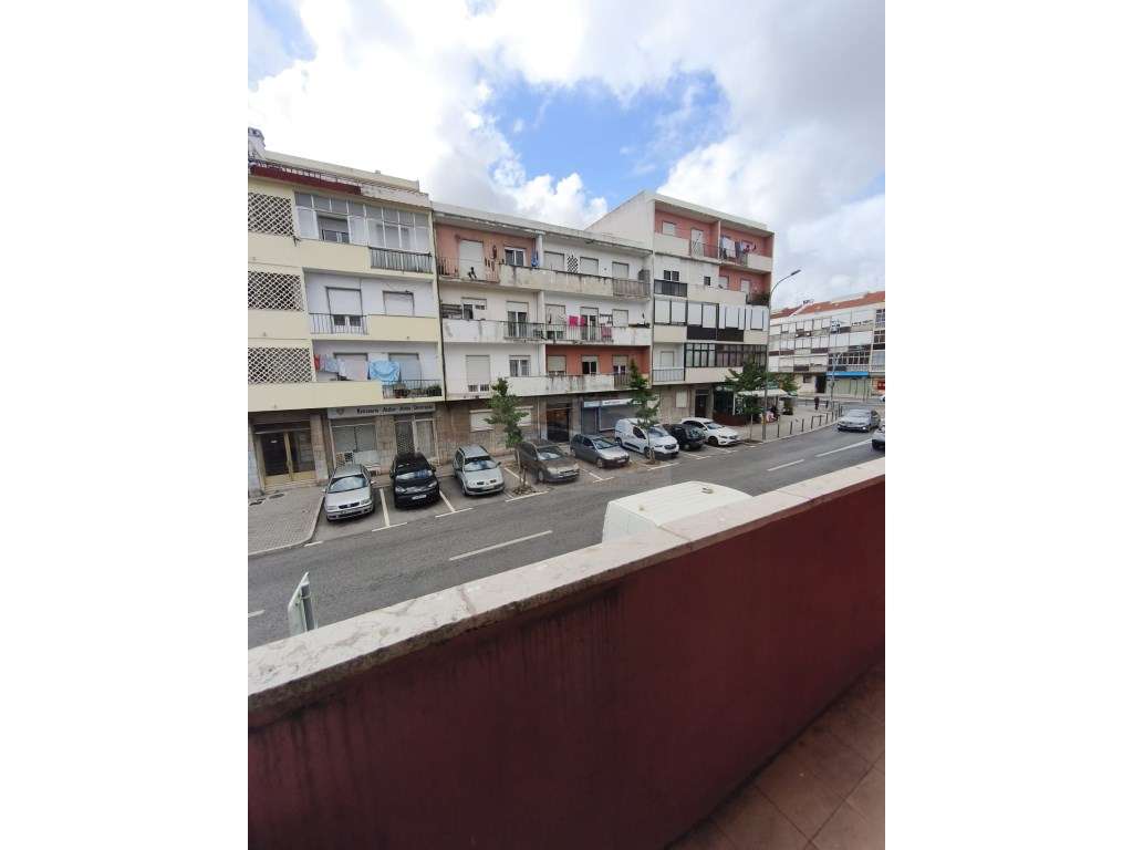 T2 em remodelação na Avenida do Brasil | Amadora-23