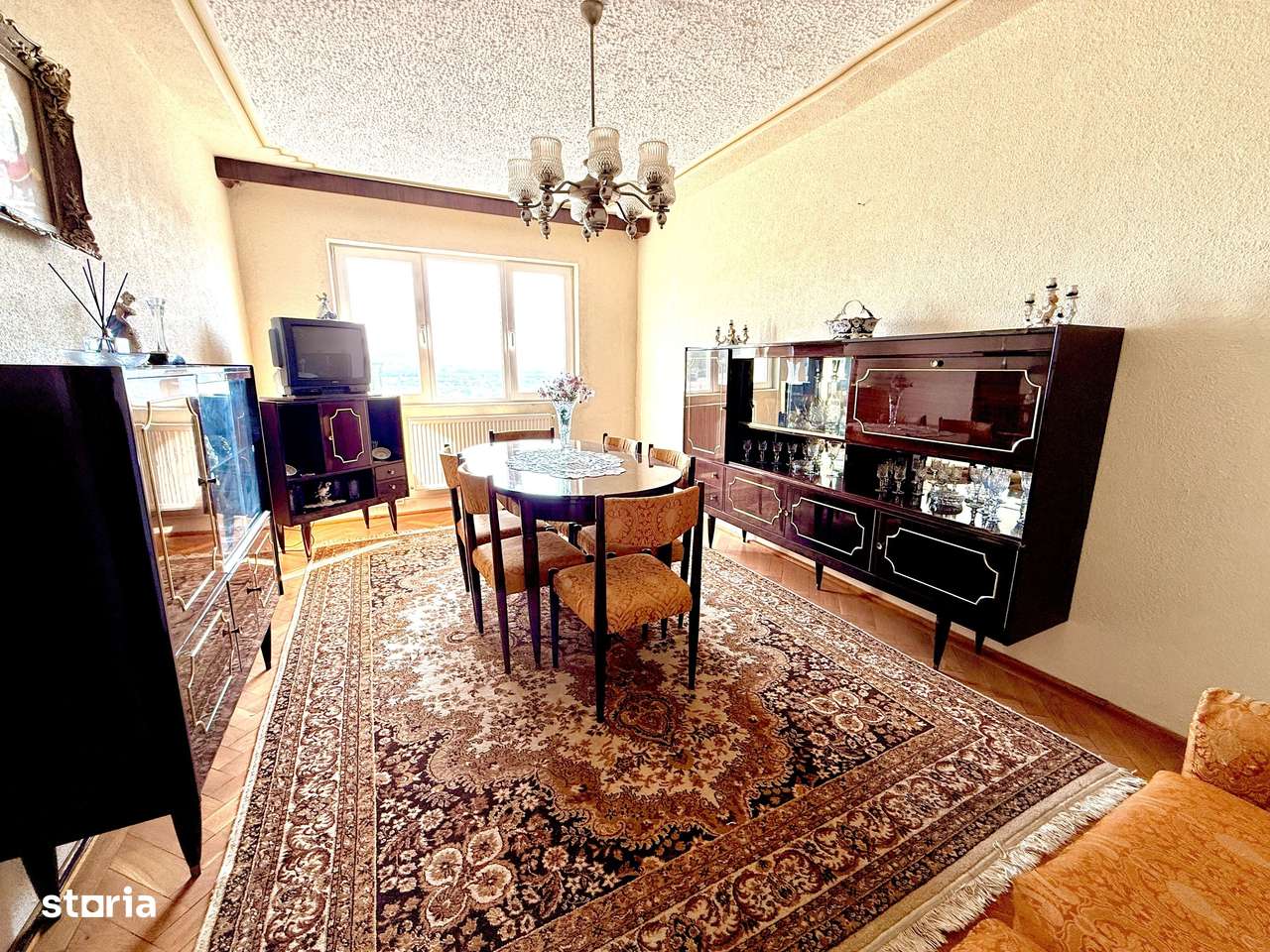 Apartament spațios cu 4 camere, vedere panoramică și garaj - Imagine principală: 4/17