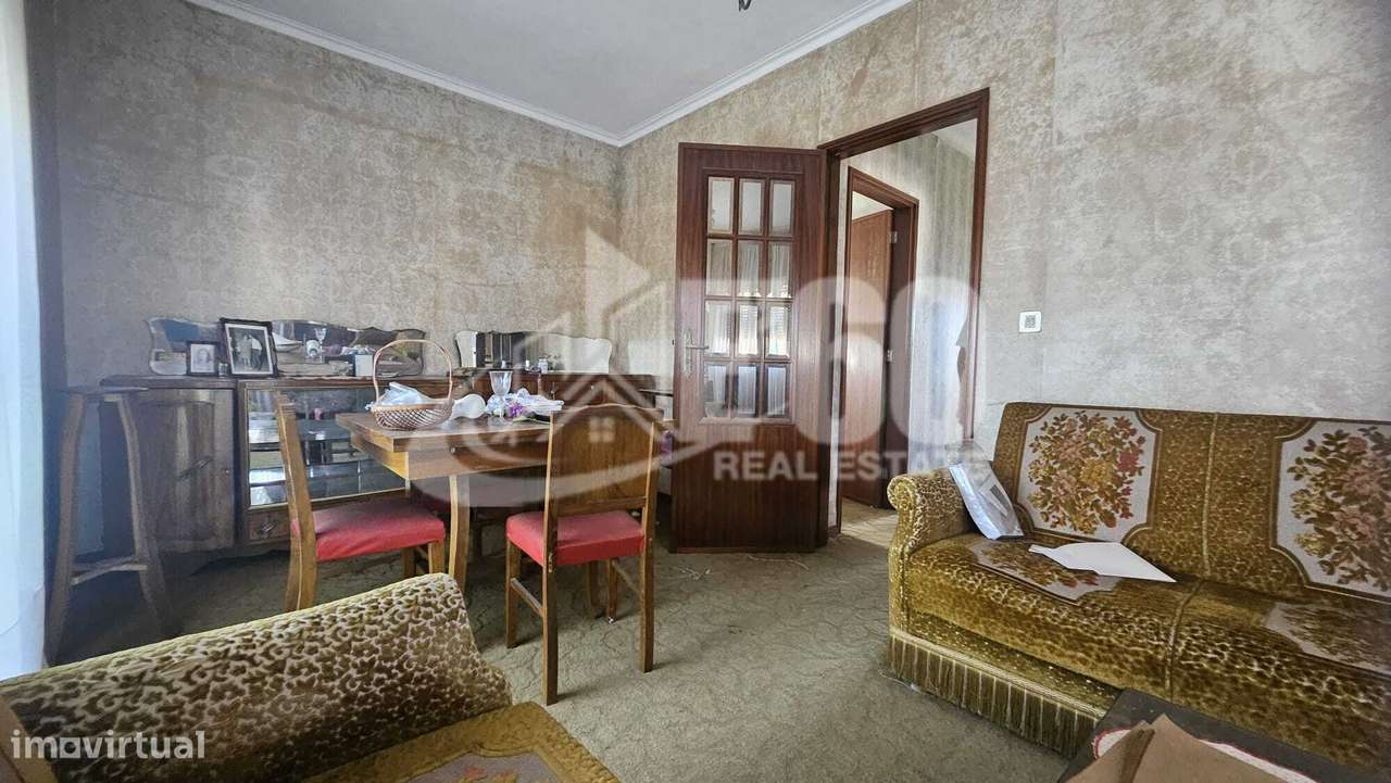 MORADIA GEMINADA COM EXELENTE POTENCIAL-35