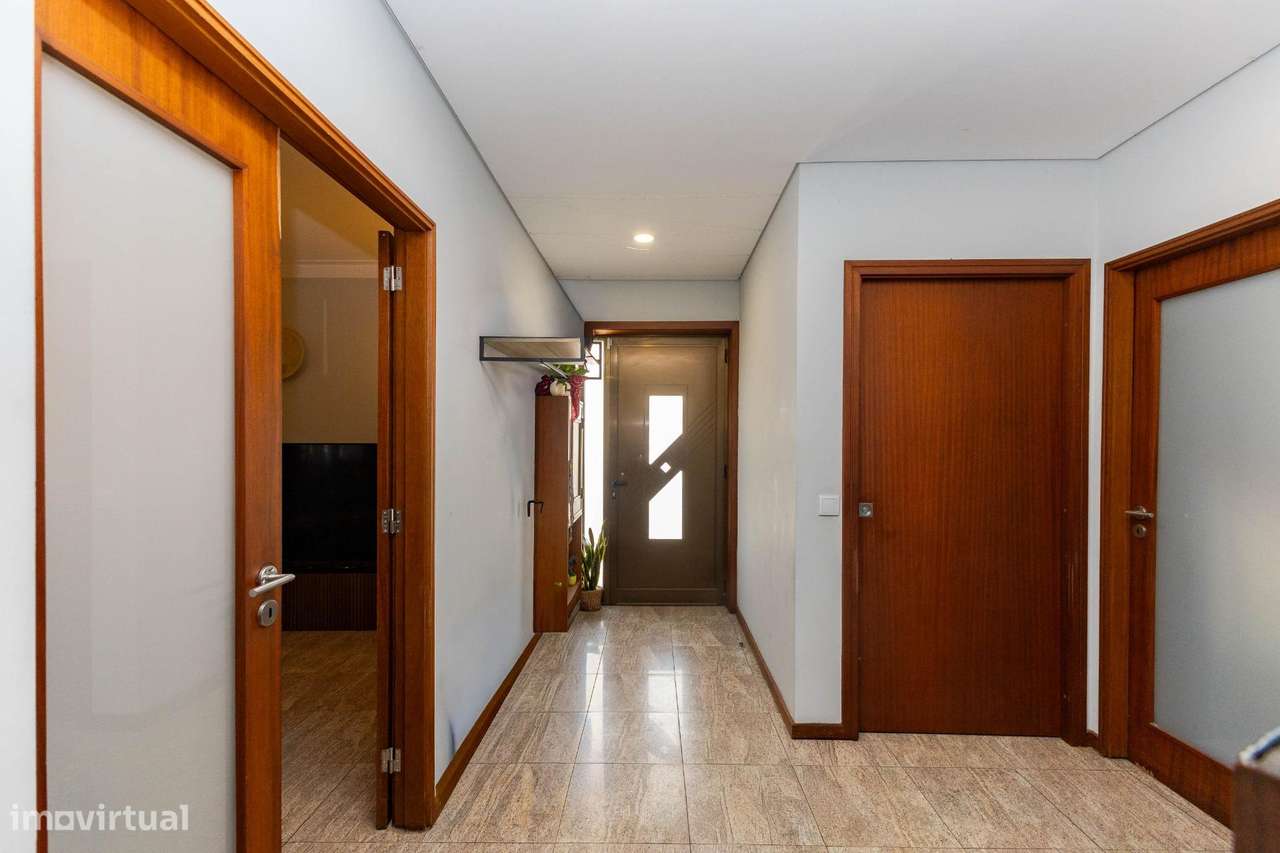 Moradia T3+1 Renovada em Fânzeres (Seixo).Garagem, Jardim e...-9