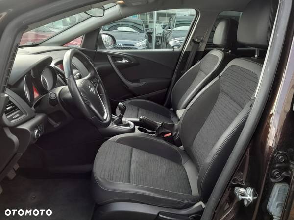 Opel Astra IV 1.4 T Business EU6 - 12