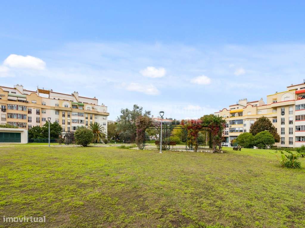 Apartamento T4 com garagem junto á escola alemã - Grande imagem: 2/29