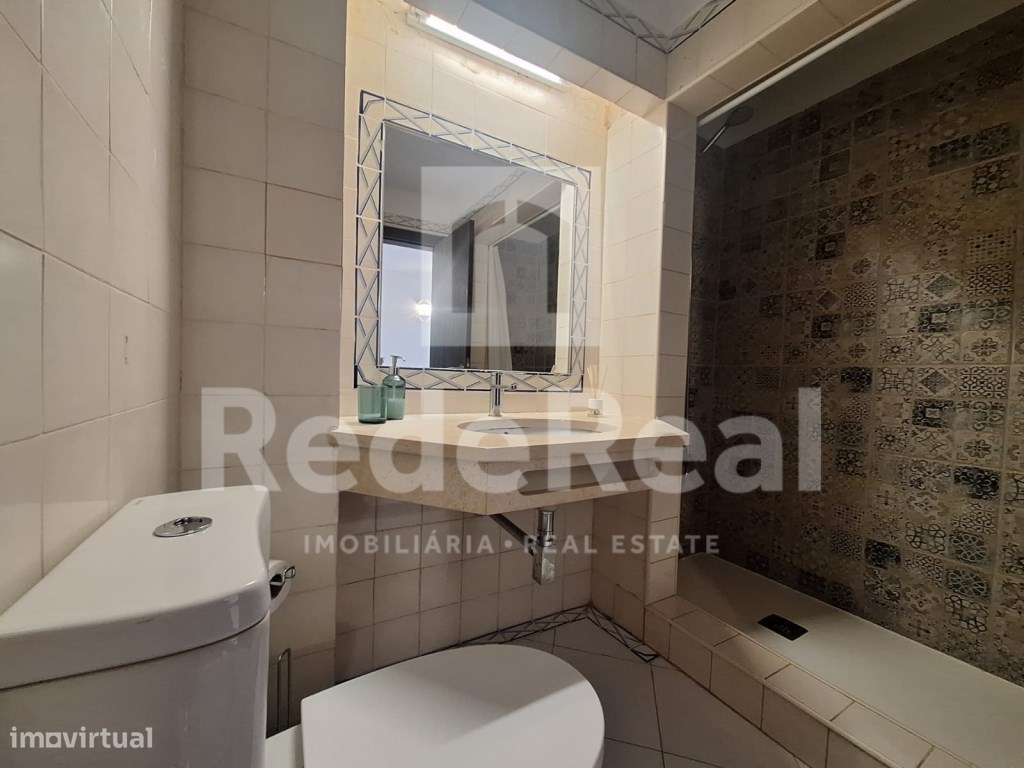 Moradia T3 + 1 com Boas Áreas em Lote de 300 m² - Centro de Albufeira-33