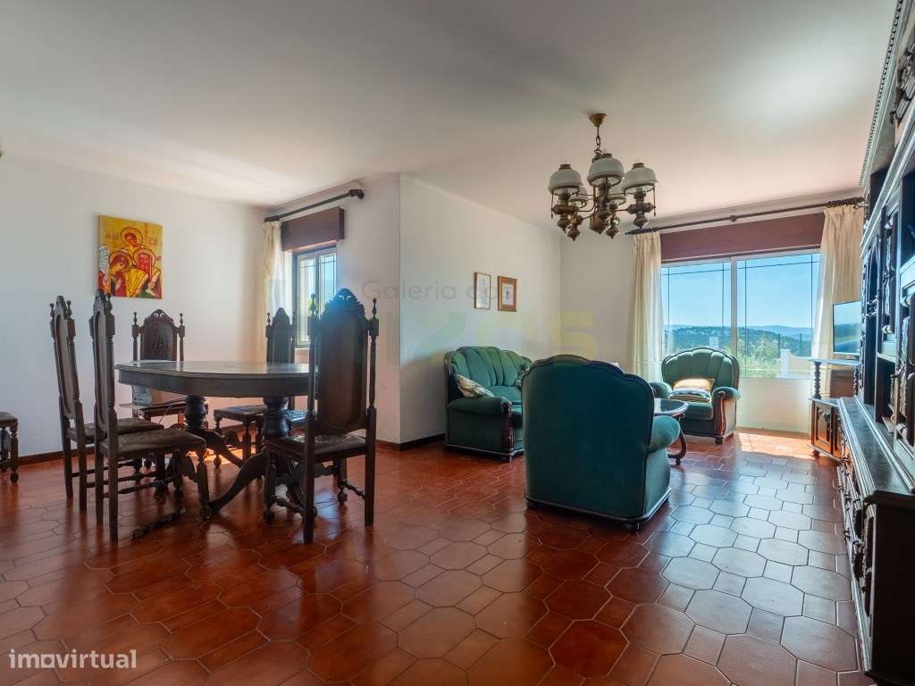 Moradia Usada T4, em banda, na Nazaré.-8