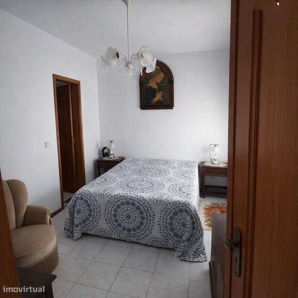 Apartamento T2 com terraço, varanda e 3 casas de banho-24