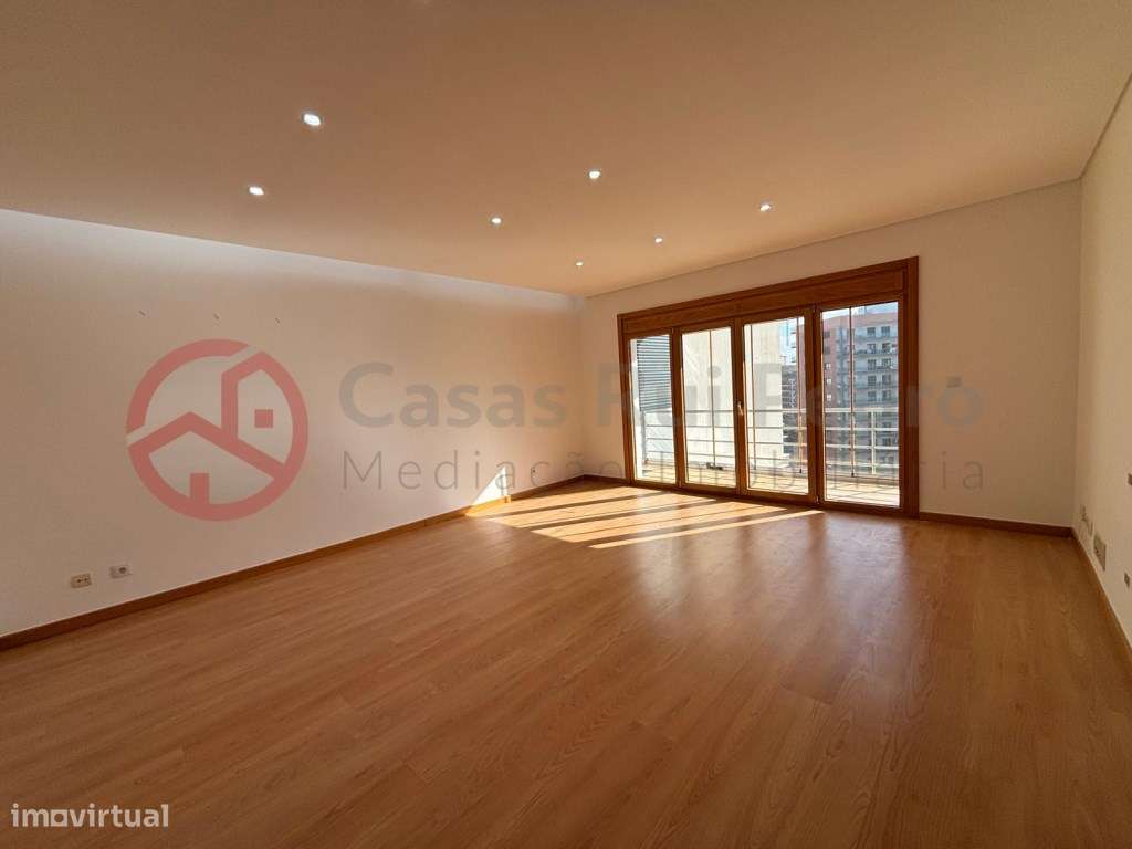 Excelente Apartamento T3, prédio com elevador, parqueamento e arrec...-8
