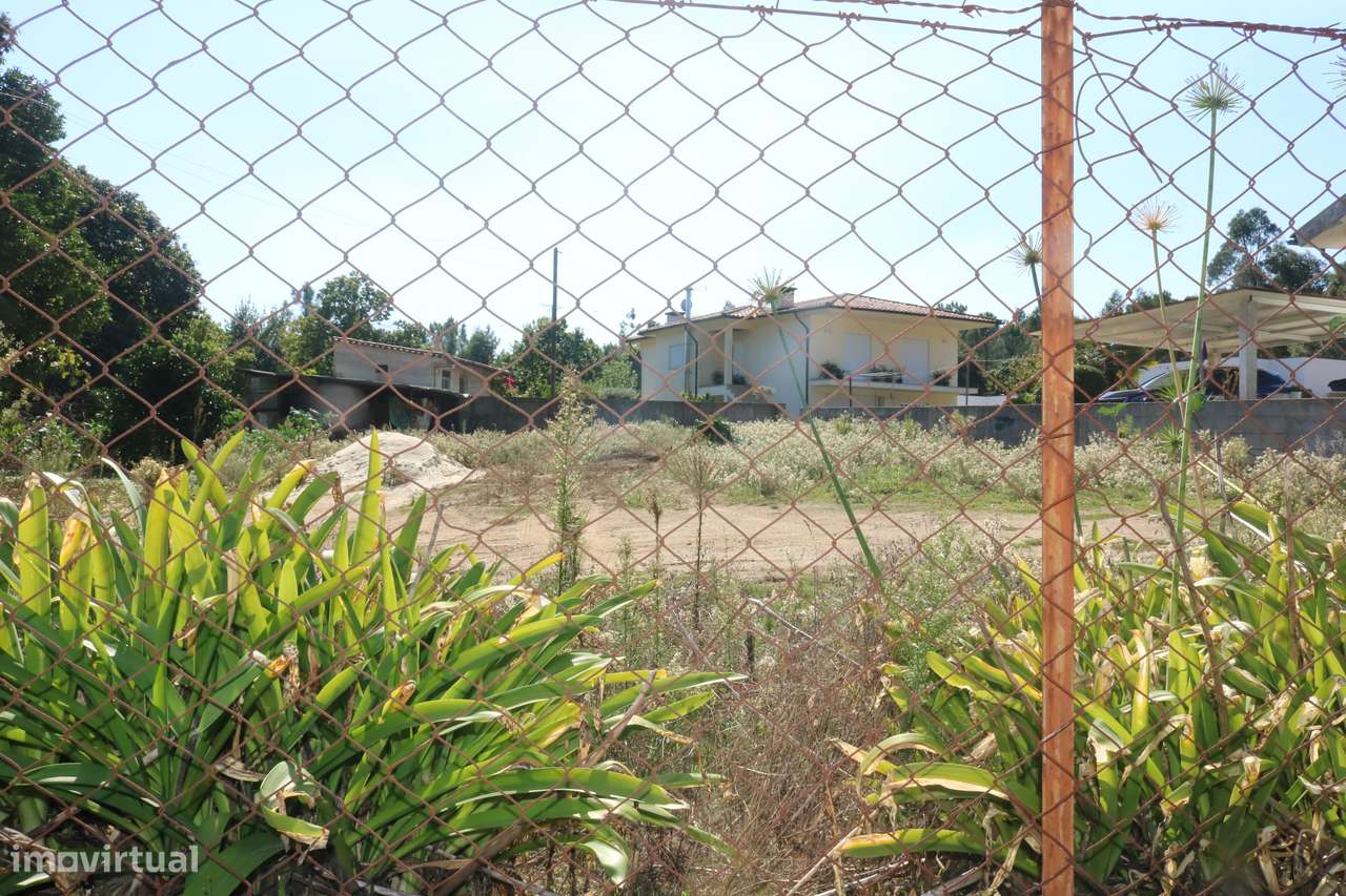 Venda de terreno c/ 560 m2 para constr. de moradia térrea em Amares.-5