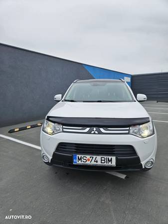 Mitsubishi Outlander 2.2 DI-D 4WD Automatik Instyle - 2