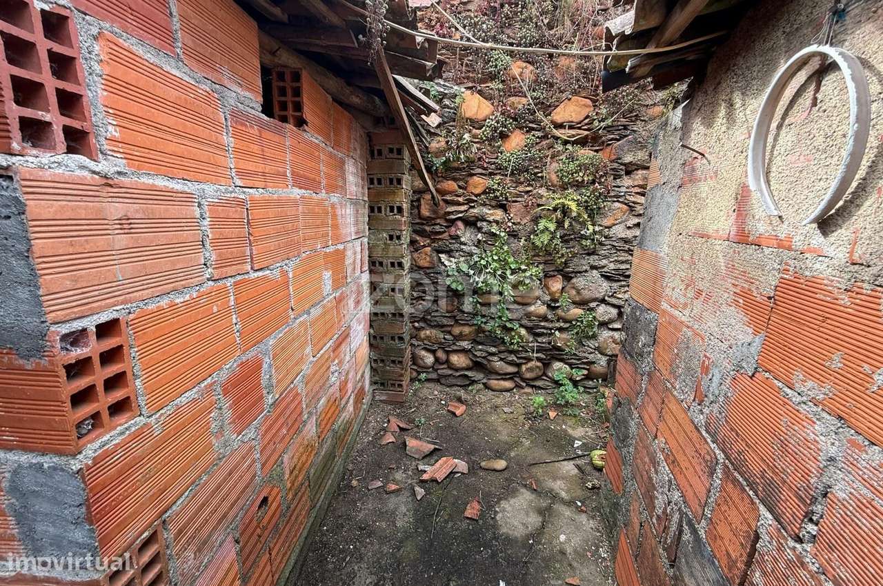 Moradia para Remodelação Total em Cabouco - Ceira-10