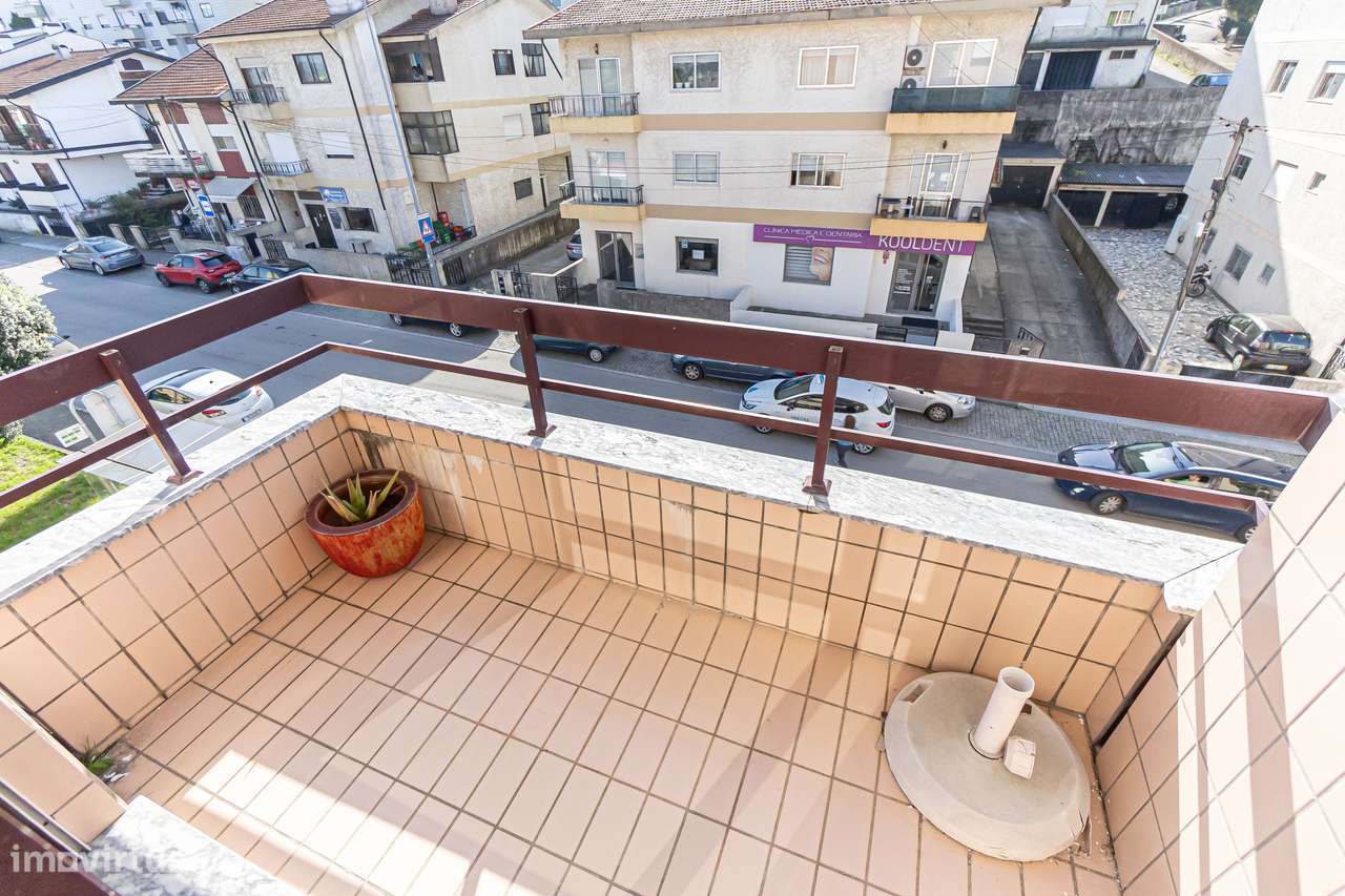 T2+1 com varanda e lugar de garagem em Oliveira do Douro-18